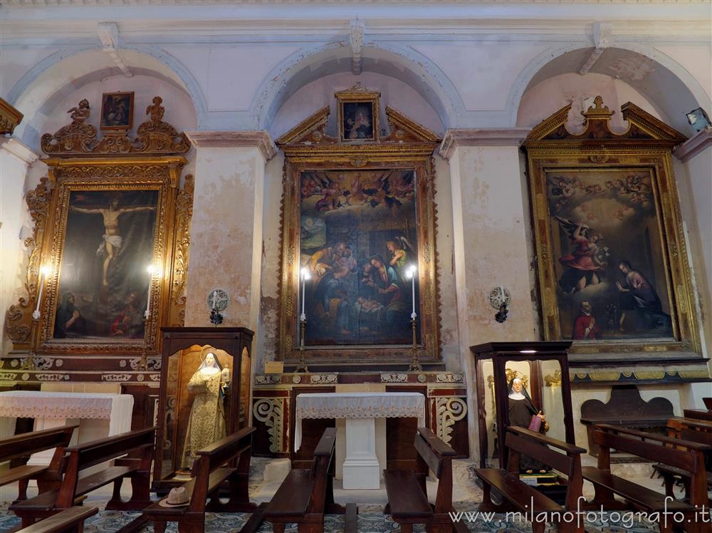 Gallipoli (Lecce) - Parete interna destra della Chiesa di San Giuseppe